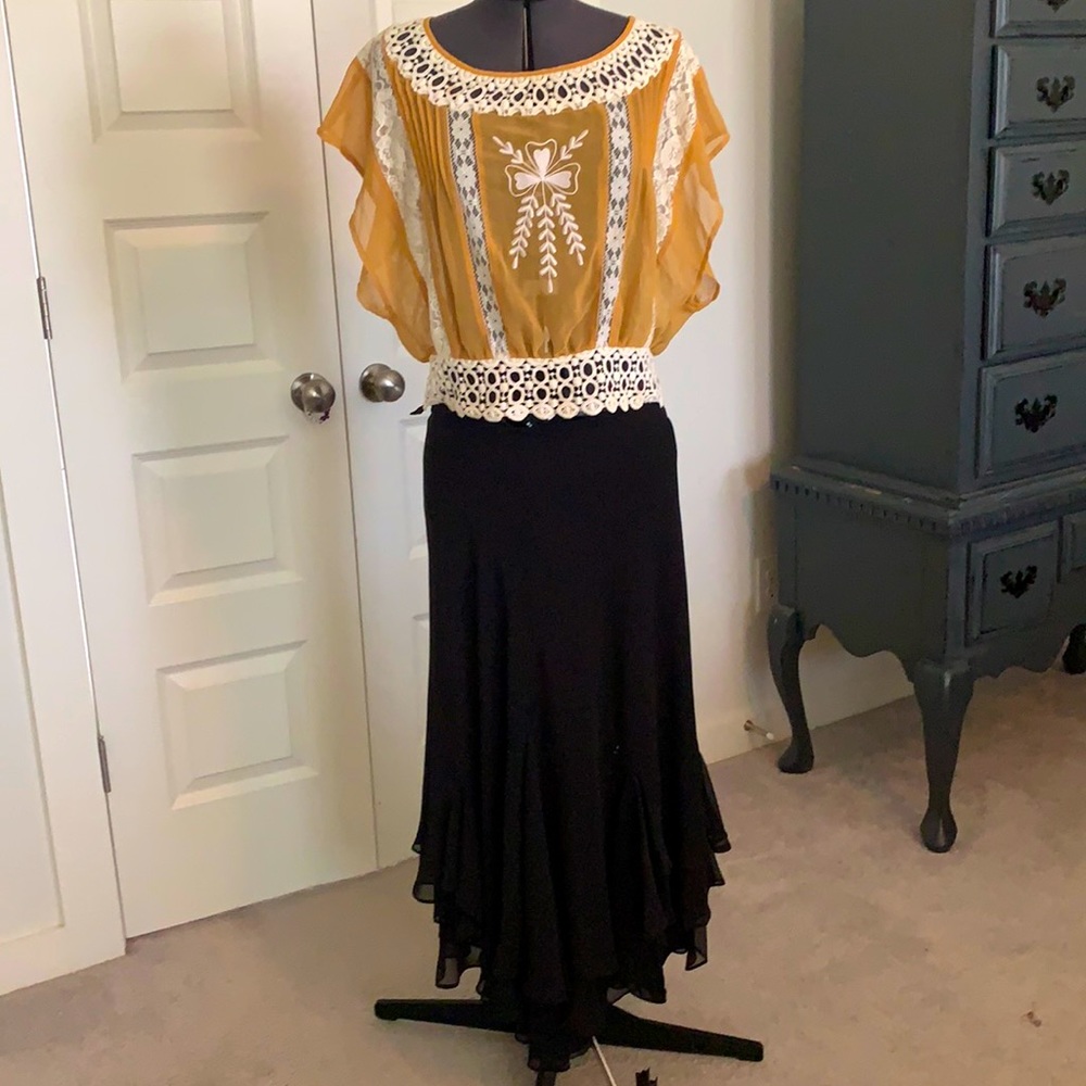 Flirty Marigold & Ivory  Top with flutter sleeves